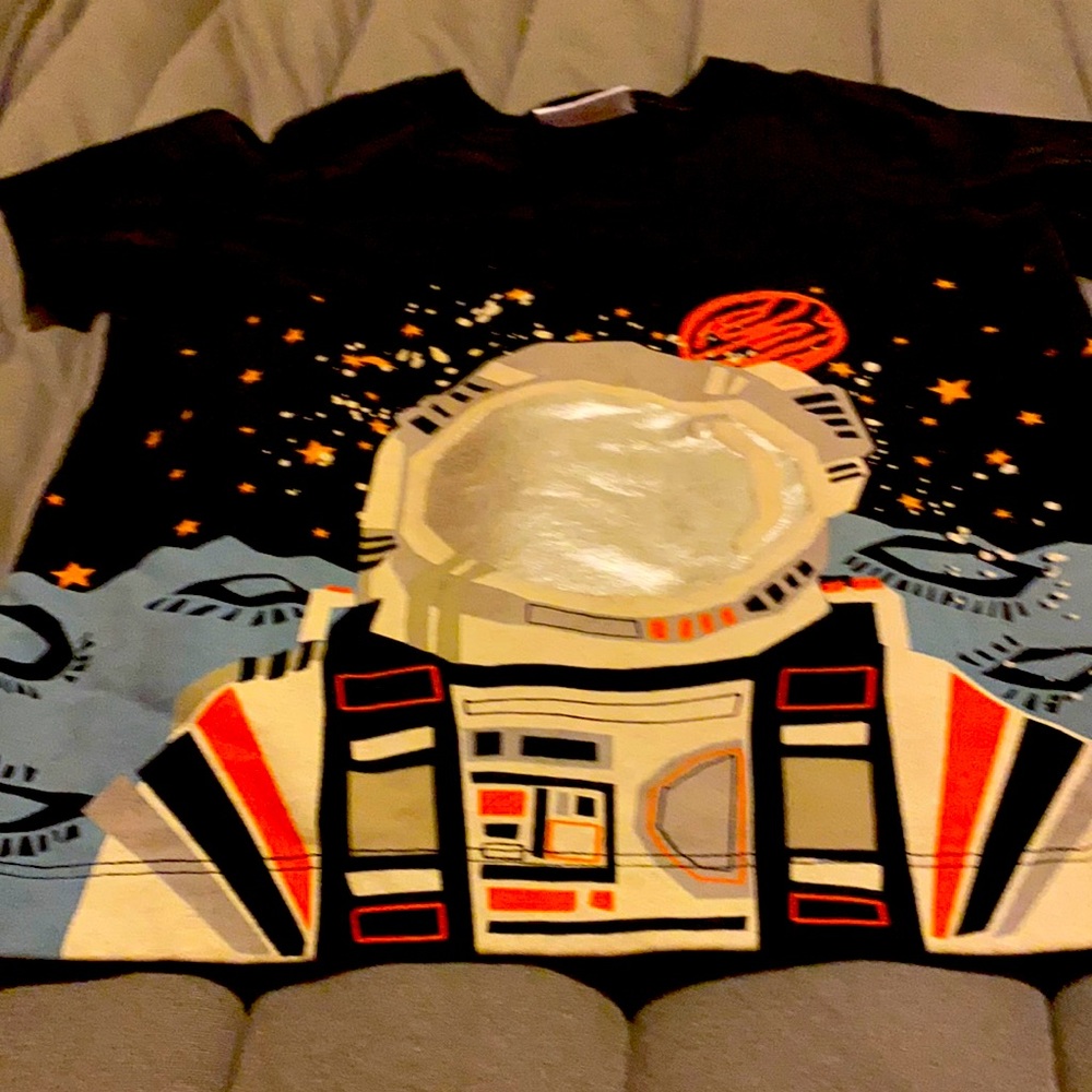 Astronaut blk shirt size 4